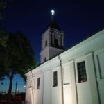 09.05.2024 oświetlenie krzyża na wieży kościoła 19