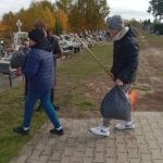 2025.10.25 prace porządkowe na cmentarzu parafialnym 10