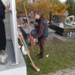 2025.10.25 prace porządkowe na cmentarzu parafialnym 8