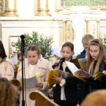 2025.10.26 koncert ku czci św Jana Pawła II w wykonaniu uczniów ze SP im Jana Pawła II w Kruszu 10