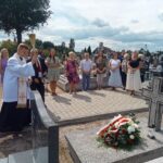 2025.08.17 przy grobie spoczywającego na naszym cmentarzu żołnierza Bitwy Warszawskiej 1920 11