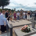 2025.08.17 przy grobie spoczywającego na naszym cmentarzu żołnierza Bitwy Warszawskiej 1920 14