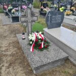 2025.08.17 przy grobie spoczywającego na naszym cmentarzu żołnierza Bitwy Warszawskiej 1920 15