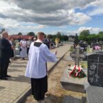 2025.08.17 przy grobie spoczywającego na naszym cmentarzu żołnierza Bitwy Warszawskiej 1920 43