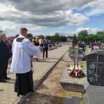 2025.08.17 przy grobie spoczywającego na naszym cmentarzu żołnierza Bitwy Warszawskiej 1920 48