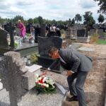 2025.08.17 przy grobie spoczywającego na naszym cmentarzu żołnierza Bitwy Warszawskiej 1920 5