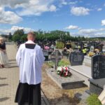 2025.08.17 przy grobie spoczywającego na naszym cmentarzu żołnierza Bitwy Warszawskiej 1920 53