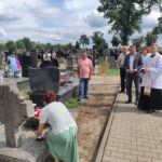 2025.08.17 przy grobie spoczywającego na naszym cmentarzu żołnierza Bitwy Warszawskiej 1920 68