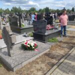 2025.08.17 przy grobie spoczywającego na naszym cmentarzu żołnierza Bitwy Warszawskiej 1920 73