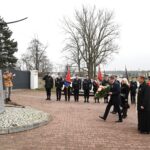 2025.11.11 złożenie kwiatów przed pomnikiem Gen. F. Żymirskiego 44