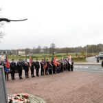 2025.11.11 złożenie kwiatów przed pomnikiem Gen. F. Żymirskiego 51