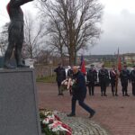 2025.11.11 złożenie kwiatów przed pomnikiem Gen. Franciszka Żymirskiego 25