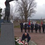 2025.11.11 złożenie kwiatów przed pomnikiem Gen. Franciszka Żymirskiego 26