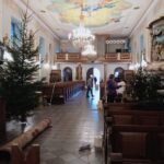 2025.12.20 przygotowanie kościoła do świąt - rodzice i dzieci klas III 2