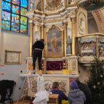 2025.12.20 przygotowanie kościoła do świąt - rodzice i dzieci klas III 30