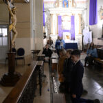 2026.04.03 Liturgia Męki Pańskiej, czuwanie prowadzone przez Scholę 23