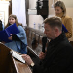 2026.04.03 Liturgia Męki Pańskiej, czuwanie prowadzone przez Scholę 5