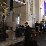 2026.04.03 Liturgia Męki Pańskiej, czuwanie prowadzone przez Scholę 8